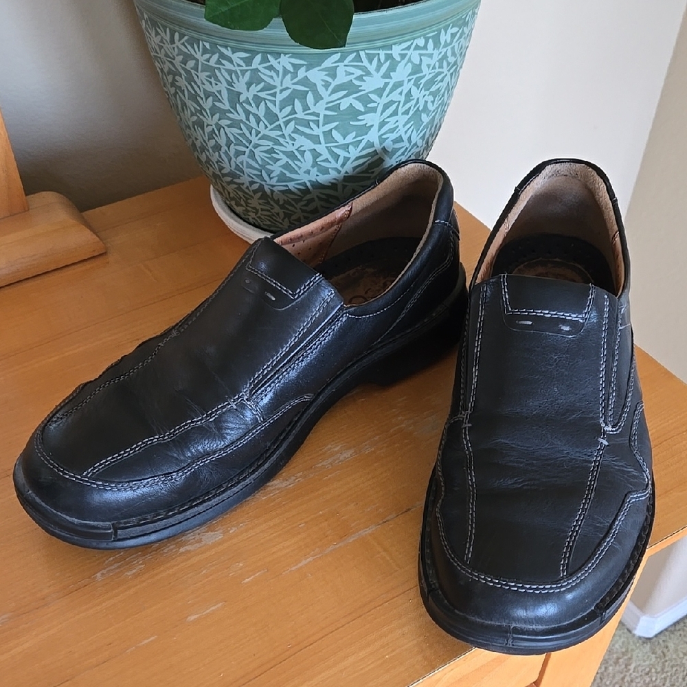 Black Leather Slip-On Loafers with Sturdy Soles